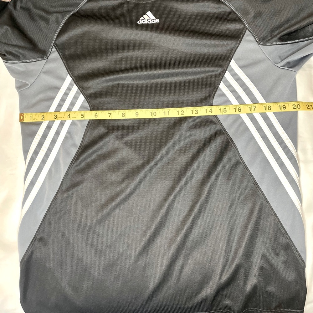 Adidas Short Sleeve Athletic Shirt in Black and Gray Size Medium - Picture 5 of 6